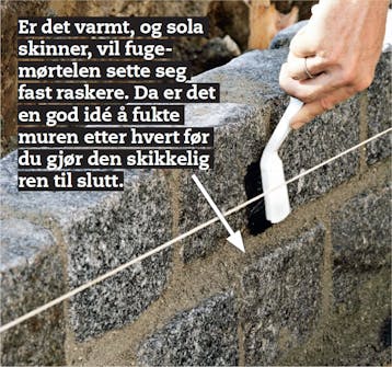 Flott hagemur i gatestein: Dynk steinene med vann Flott hagemur i gatestein: Dynk steinene med vann